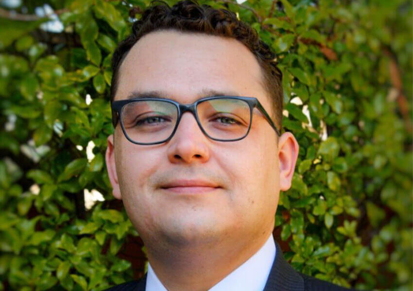 Ray Larios headshot